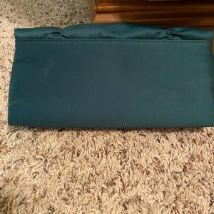 Green cloth evening clutch. Small. Great condition.